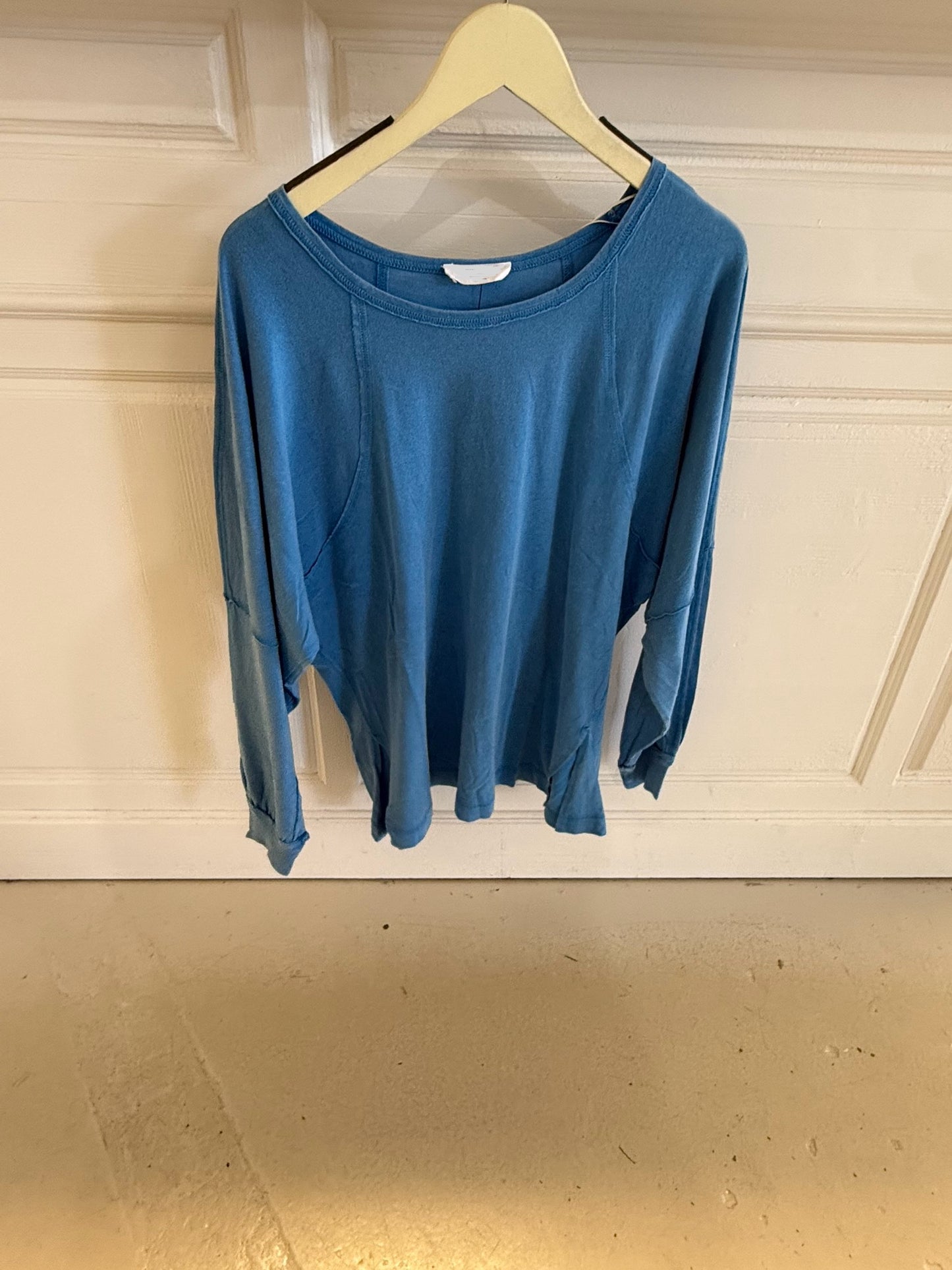 Remi Basic Blue Top